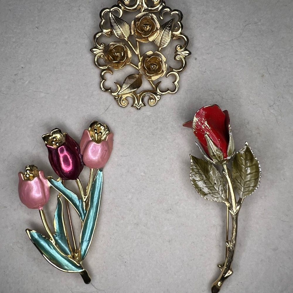 Lot of three vintage flower brooches, gold & enamel, great for Valentine’s Day!